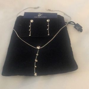 Necklace and earring set